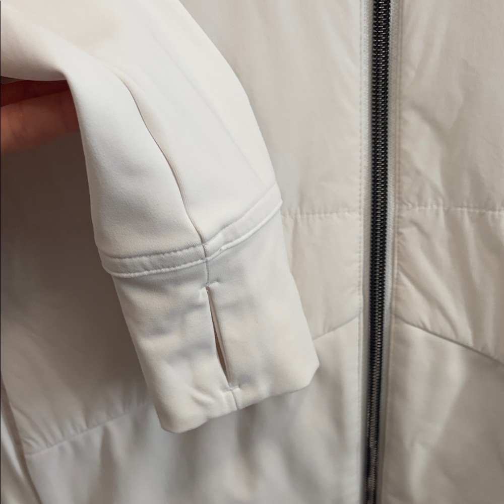 Vuori White Hooded Utility Jacket with Black Trim - Picture 4 of 4